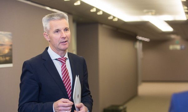 Aizsardzības ministrs šodien viesosies uzņēmumā «Kronis»