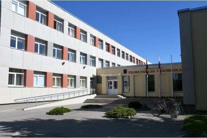 Izsludināts konkurss uz Pilsrundāles vidusskolas direktora amatu