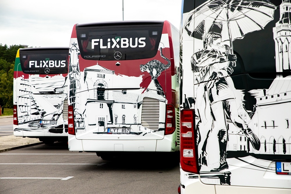 «FlixBus» nākamnedēļ atklās vairākus autobusu savienojumus starp Rīgu un Varšavu; pasažierus uzņems arī Bauskā