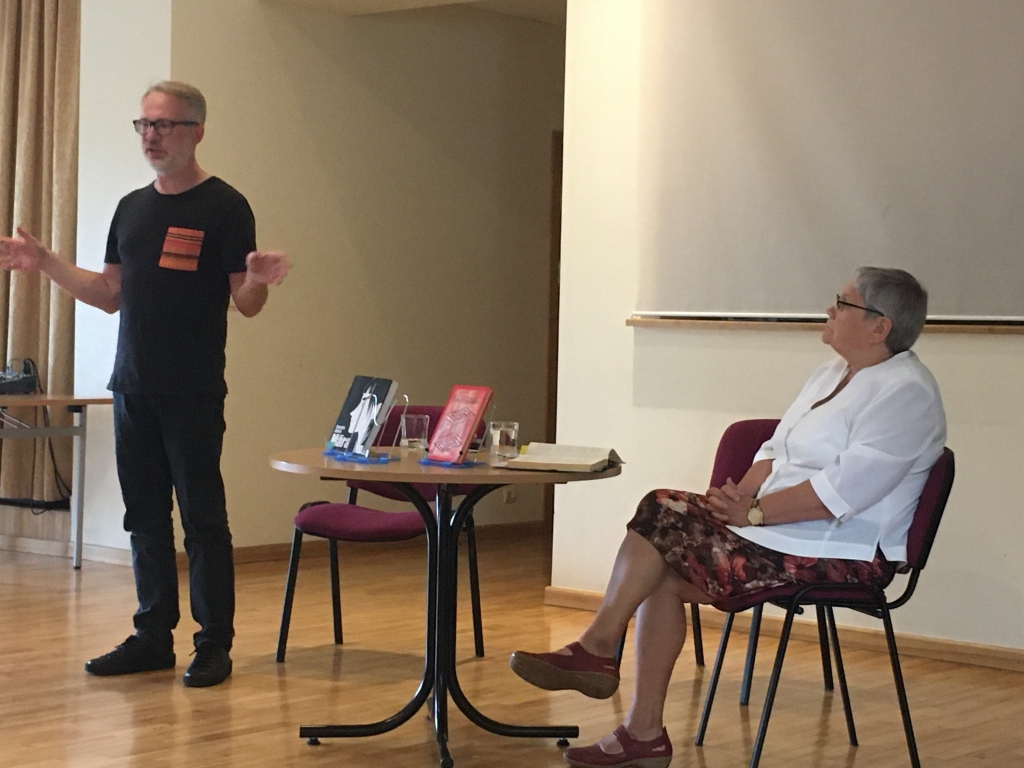 Iecavā īstenots projekts «Tikšanās ar grāmatu sērijas «Mēs. Latvija XX gadsimts» autoriem»