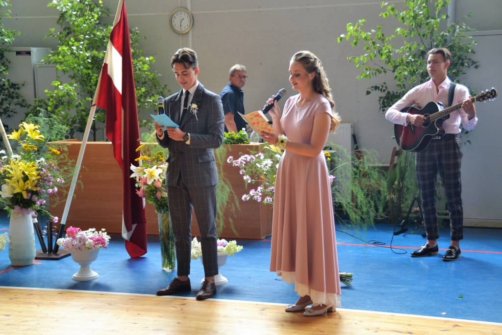 Izskan Bauskas Valsts ģimnāzijas 12. klases izlaidums