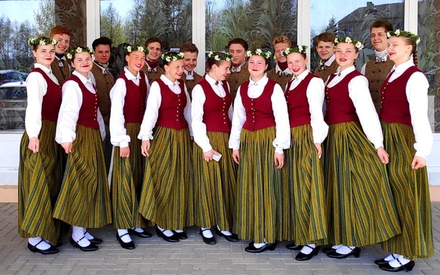 Vecumniekiem ir savs brunču raksts