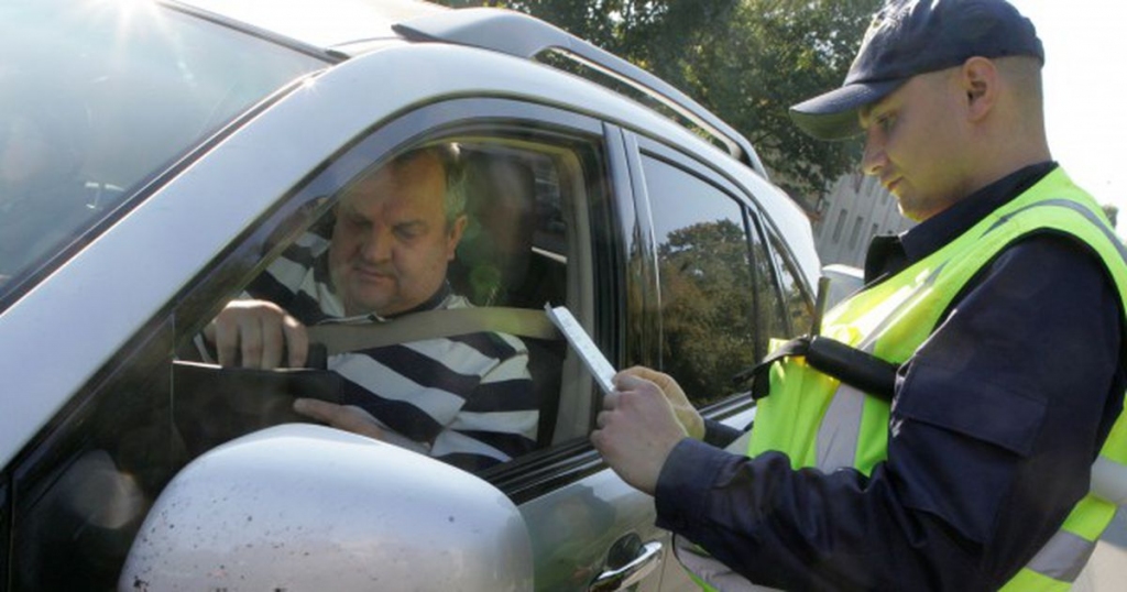 Svētdien Bauskā Krasta ielā pieķerti divi dzērājšoferi