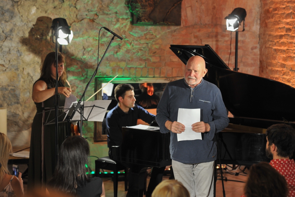 FOTO: Mazajā Mežotnes pilī izskanējis Vaska fonda koncerts «Pēteris Vasks ielūdz. Vasara. Mežotne»