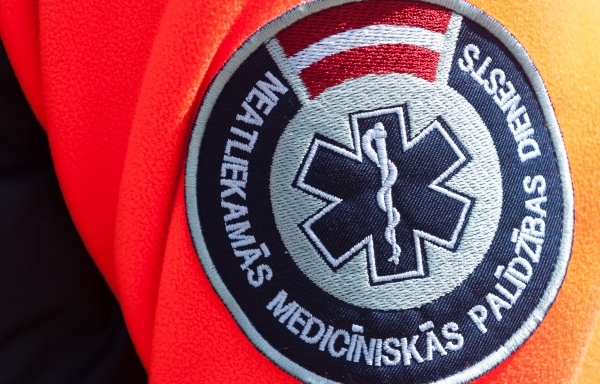 Iecavā nepilnu gadu vecs mazulis applaucējas ar karstu tēju