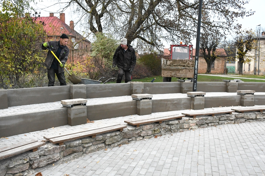 Bauskā, Saules dārzā, strūklakas vietā tapis amfiteātris