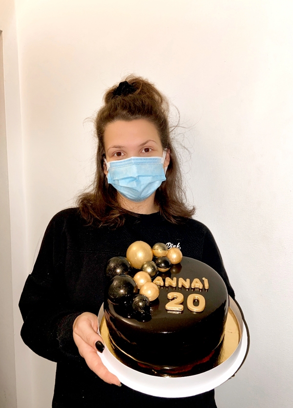 Izolācijā svinēta 20. dzimšanas diena