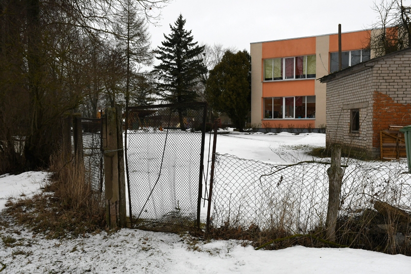 Ceraukstes bērnudārza «Dzirnaviņas» žogs kļuvis bīstams