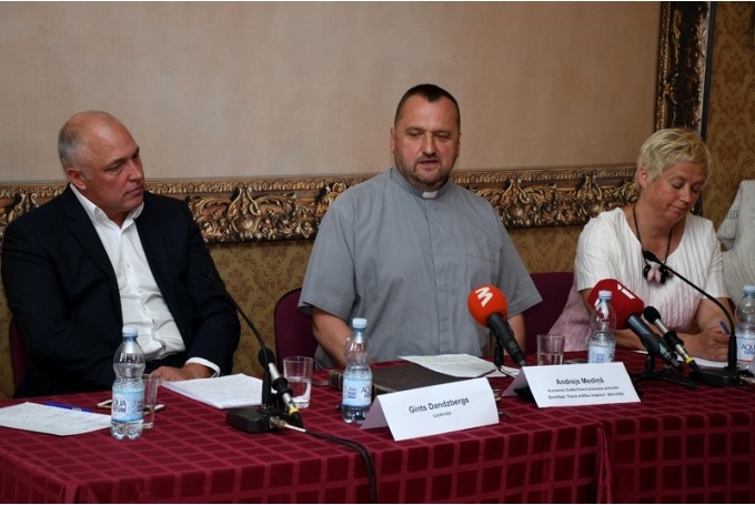 Pašvaldība neizpauž lēmumu lietā par iespējamo vardarbību pret nepilngadīgu personu Bruknas muižā