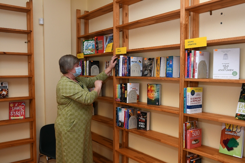 Pilsrundāles bibliotēkai jauna nodaļa atvērta Saulainē