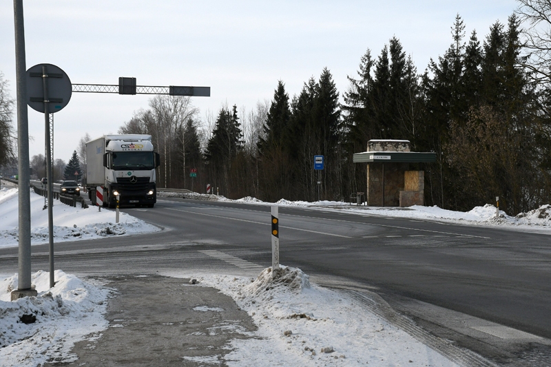 Ceraukstes pagastā uz A7 gājēju pārejas nesola