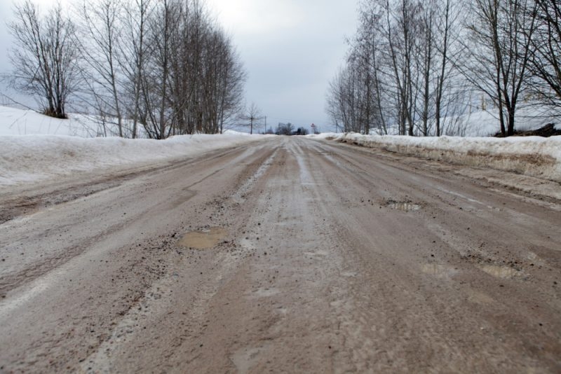 Mūspusē uz grants autoceļiem sāk veidoties šķīdonis