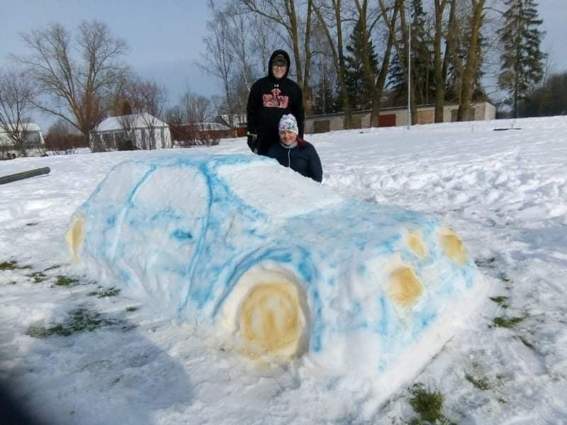 Aicina novērtēt rundāliešu ziemas mākslas darbus