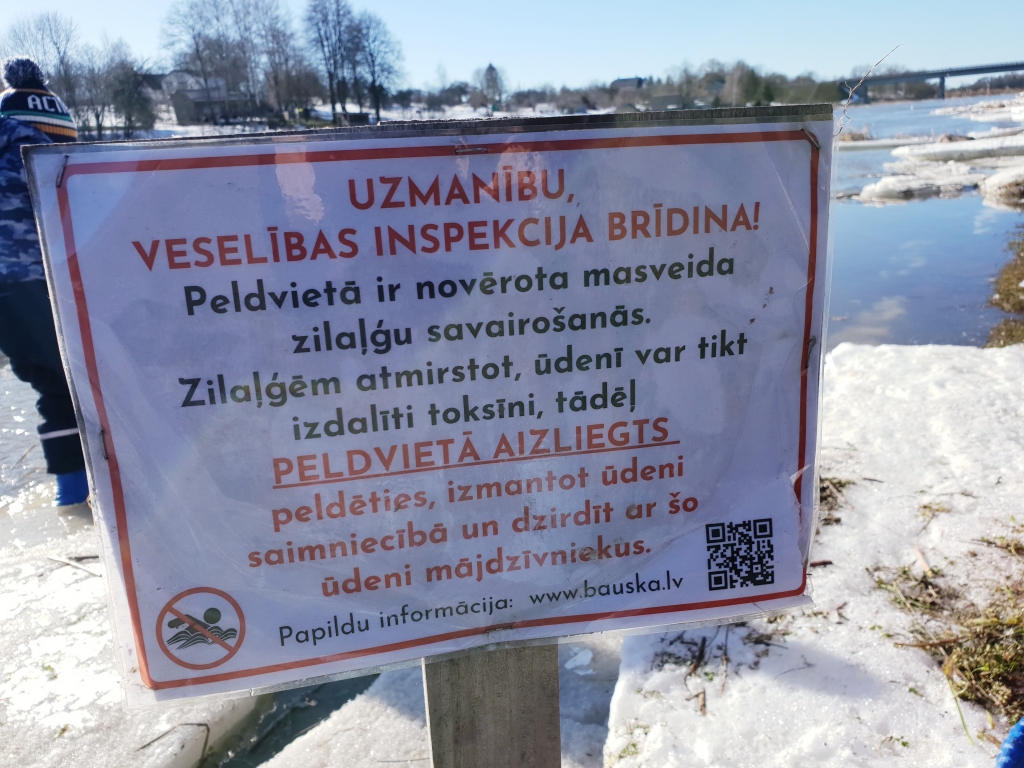 Pali aiznes brīdinājumus par zilaļģēm Mūsā