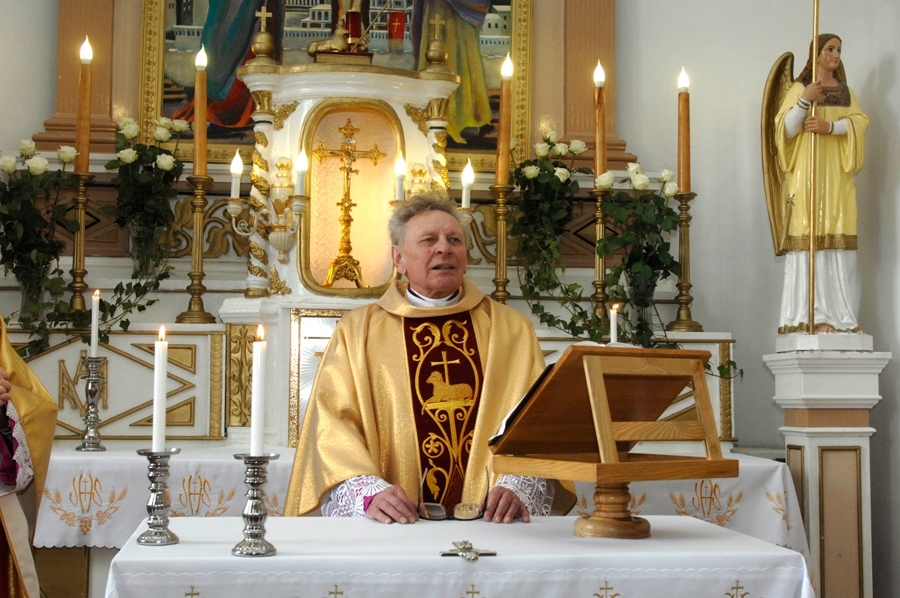 Katoļu prāvestam Jānim Zviedrānam 80. dzimšanas diena