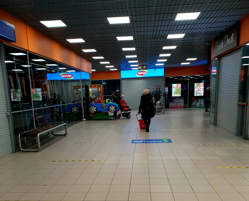 Tirdzniecības centrā «Rimi Bauska» neviens nomnieks neplāno pārtraukt savu darbību