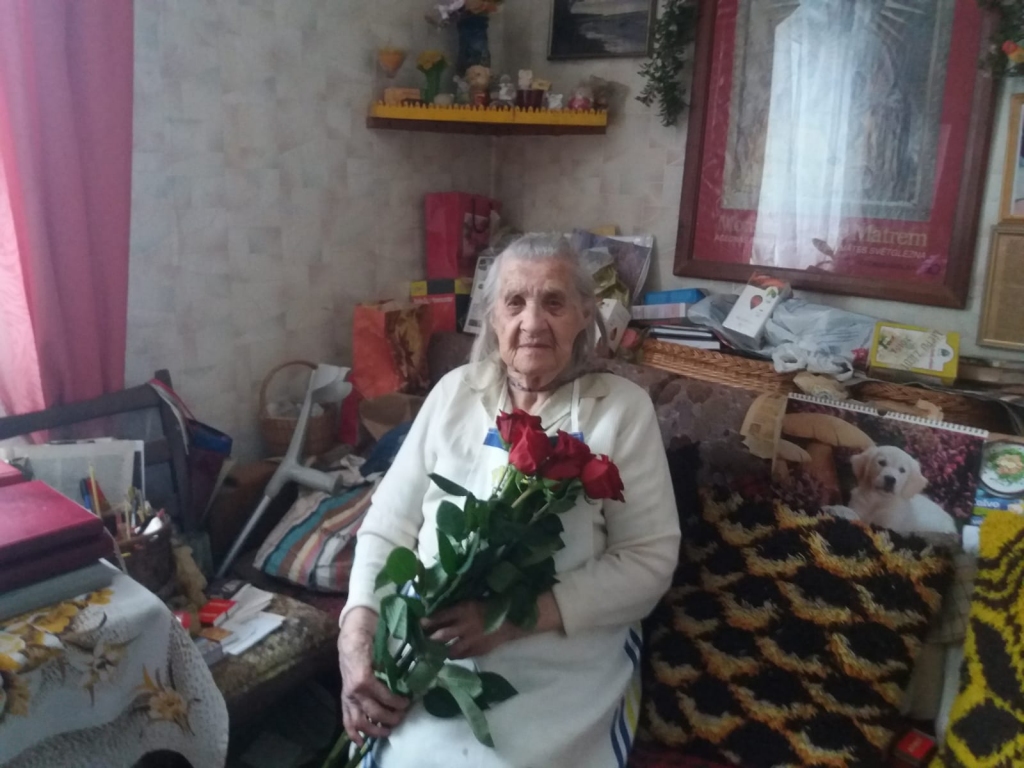 Bauskā sveic simtgadnieci Lūciju Valteri
