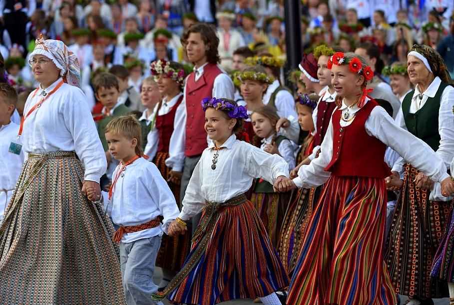 Saņemot atbalstu no 80% pašvaldību, turpina virzīties uz Skolēnu dziesmu un deju svētku sarīkošanu