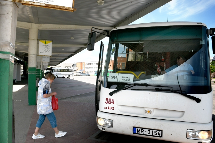 Prasa vēl vienu autobusu uz Janeikām