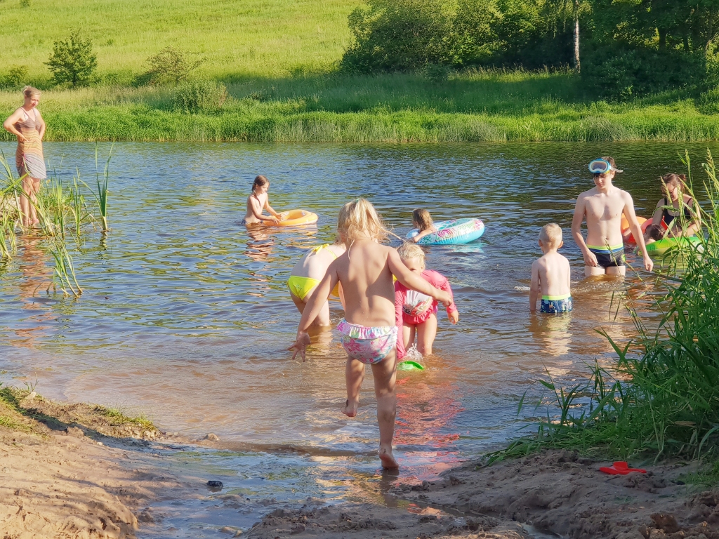 Ūdens temperatūra Mūsā +28 grādi, svētkos Bauskā iespējamas pērkona lietusgāzes