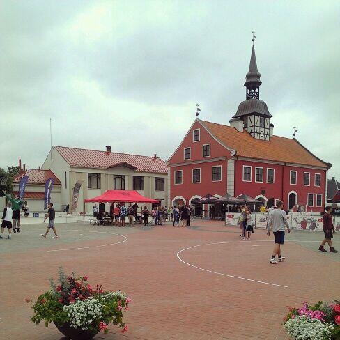 Bauskas novada dome izdod atļauju diviem uzņēmējiem ielu tirdzniecībai