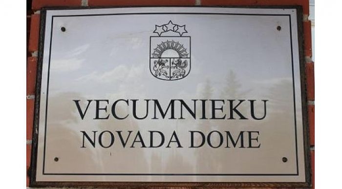 Vecumnieku novadā prēmēs izglītības iestāžu vadītājus