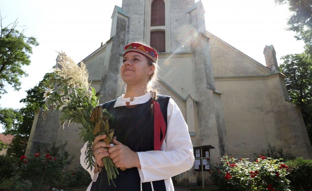 FOTO: Sākušies XII Latvijas Skolu jaunatnes dziesmu un deju svētki