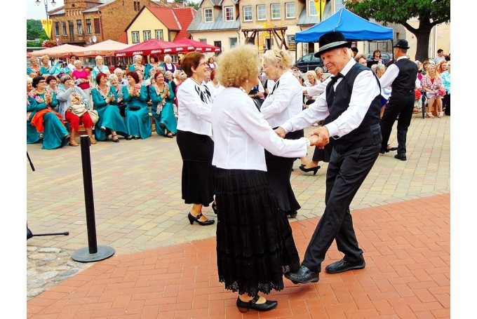 Bauskā šodien norisināsies Senioru deju festivāls "Annas danči"