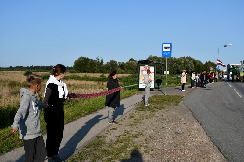 FOTO: «Baltijas ceļa 2021» dalībniekiem galvenā ideja – par vakcinācijas izvēles brīvību