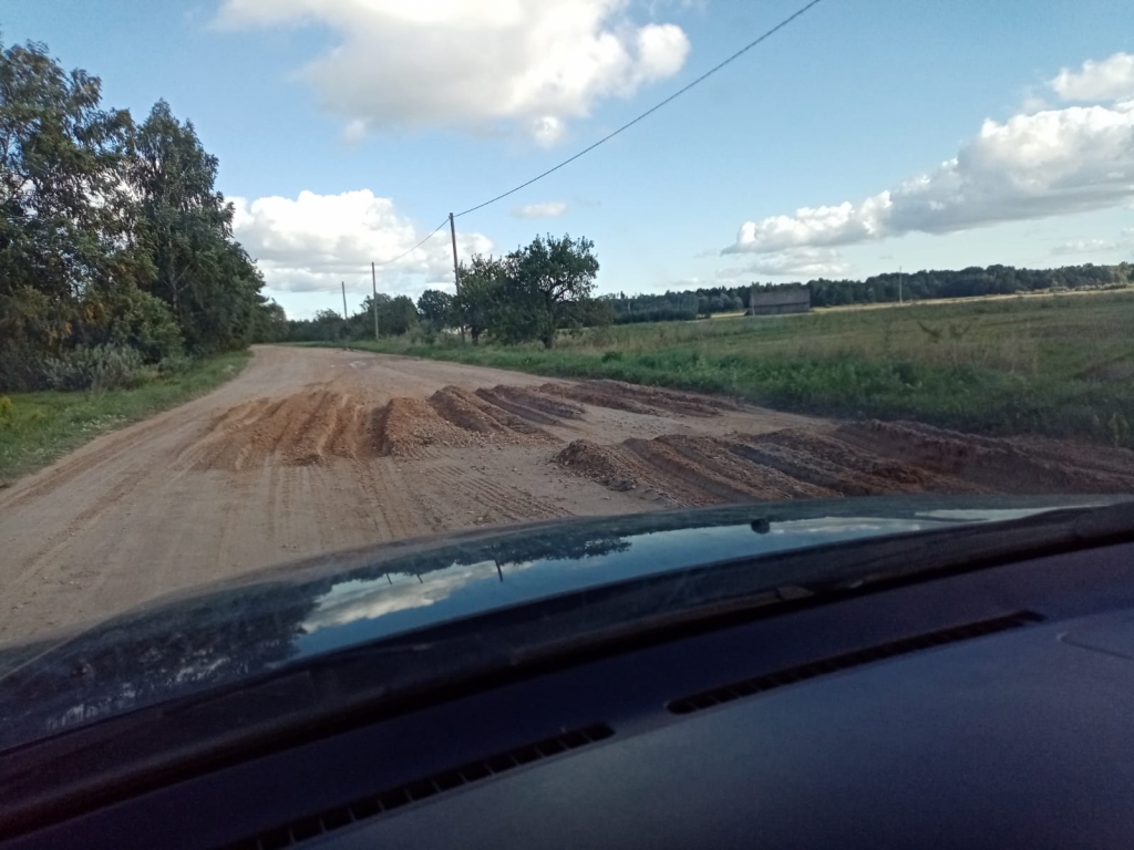 Jaunsaules ceļa labošanas gaitā sabojā brauktuvi uz Skaistkalni