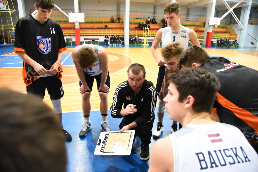 Baušķenieki un iecavnieki atklāj basketbola sezonu