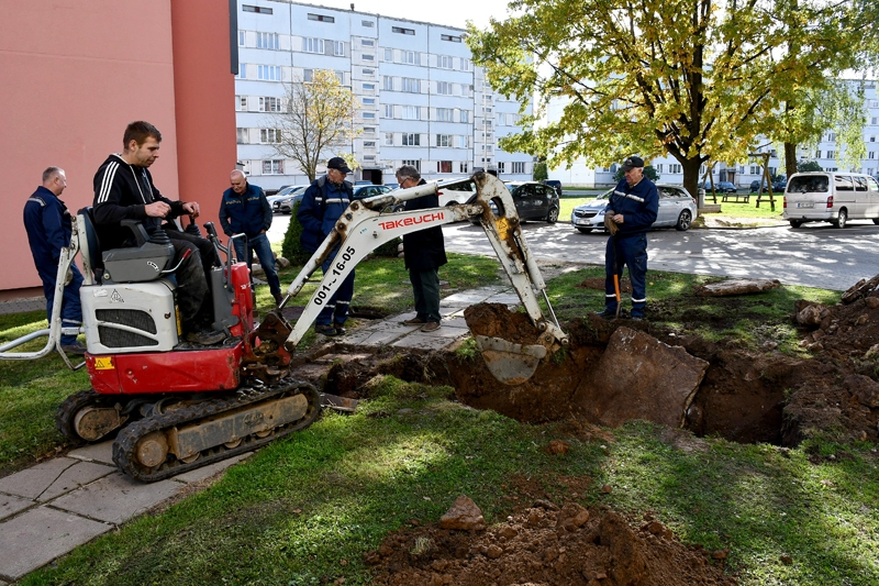 «Bauskas siltums» turpina meklēt siltumtrases avārijas vietu