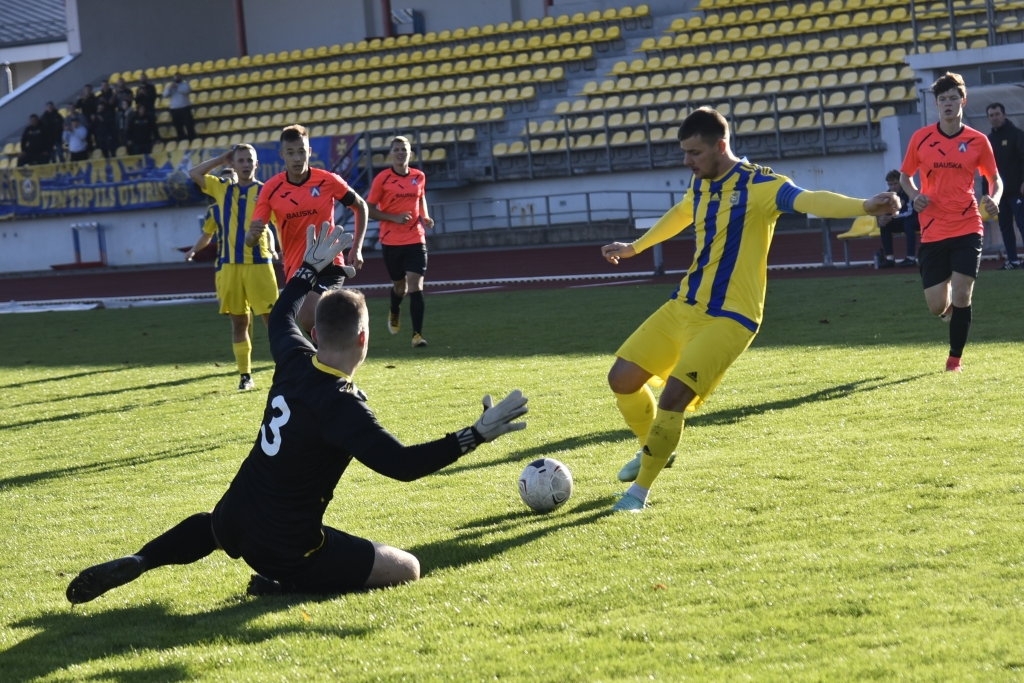 FOTO: Futbola līderi Bauskā parāda spēku