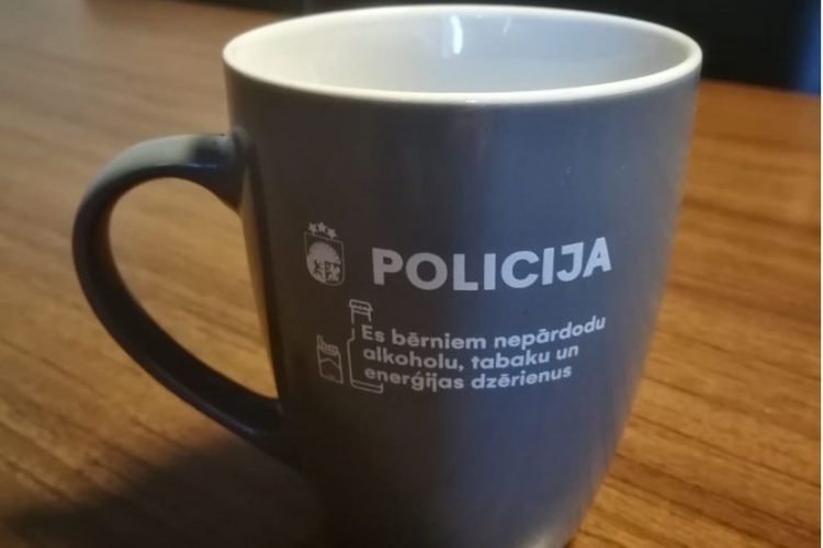 Bauskas novadā veikalos policija fiksē enerģijas dzēriena un cigarešu pārdošanu nepilngadīgajiem