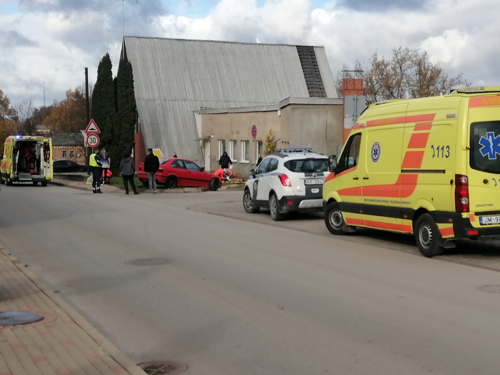 Ar automobili Bauskā notriec divus cilvēkus